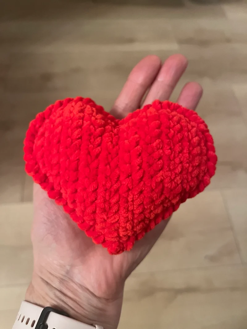 Schema uncinetto GRATUITO "Cuore" (giocattolo amigurumi)
