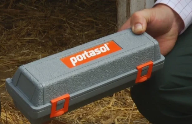 Portasol vitello Dehorner III