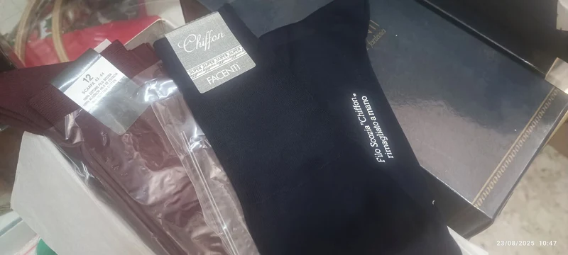Calze uomo Leger Chiffon Facenti in filo di scozia. Colore blu(5paia) e bordeaux(3paia)taglia 12. 600 g.