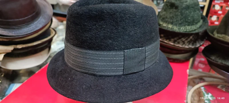 Elegante cappello della Ditta Cerizza Monza, nero, taglia 58. 250 g.