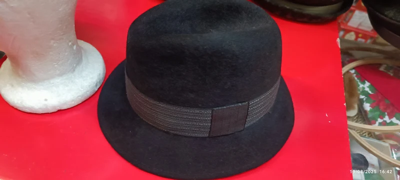 Elegante cappello della Ditta Cerizza Monza, nero, taglia 58. 250 g.