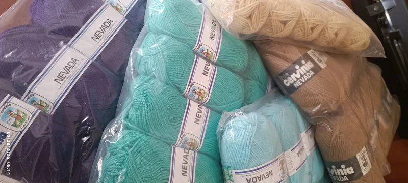 Misto Lana Nevada Cervinia, cinque colori per una splendida coperta. Cinque confezioni da 10 gomitoli, colori in foto. 2,5 kg.