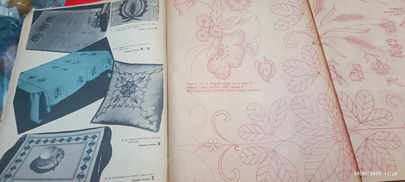 Per collezionismo. Rivista vintage fine anni quaranta(48) e inizio cinquanta, per ricamo. "Ricami decalcabili" biancheria da tavola e da letto. Con ferro da stiro caldo fino a sei volte. 200g.