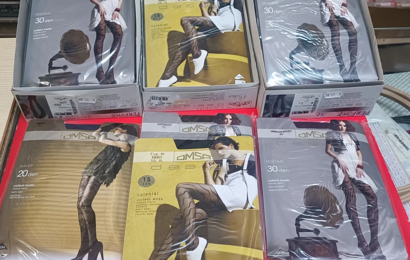 Quattro collant moda OMSA, 15, 20 e 30 den, mis 4L(3 )e XL(1). Colori vinaccia scuro, corteccia, nero e mirto.300 g.