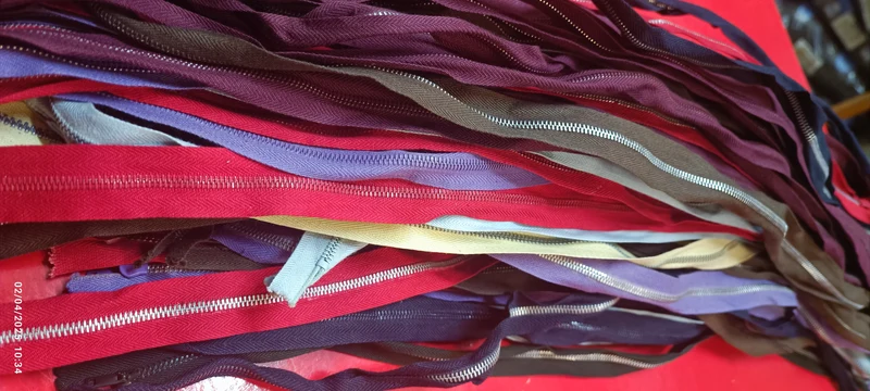 Stock di chiusure lampo cm 55, in metallo, colori in foto. 700g.