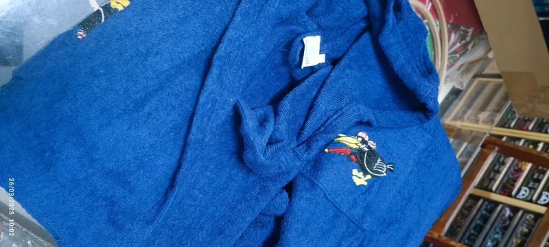 Due accappatoi Zucchi per ragazzo, misura 3, senza cintura, colore azzurro. 1 kg.
