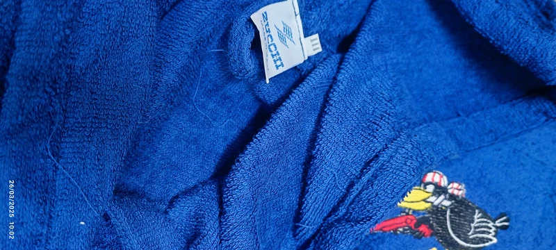 Due accappatoi Zucchi per ragazzo, misura 3, senza cintura, colore azzurro. 1 kg.