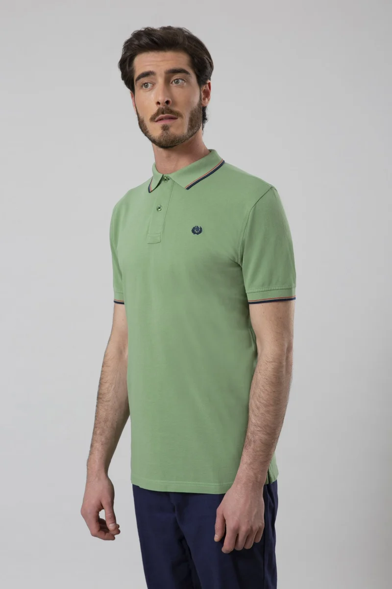 Polo in piquet con stampa sottocollo