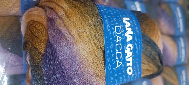 Offerta super per due ultime confezioni della fantasia in foto del filato moda Dacca Lana Gatto, 110 m, ferri 8. 1kg.