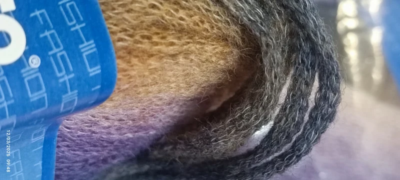Offerta super per due ultime confezioni della fantasia in foto del filato moda Dacca Lana Gatto, 110 m, ferri 8. 1kg.