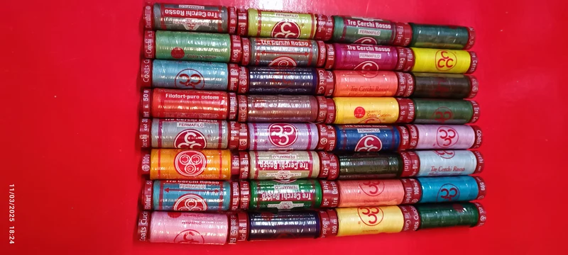 Una varietà di colori assortiti( come in foto) per chi ama cucire. 32 spagnolette TRE CERCHI ROSSO. 200g.