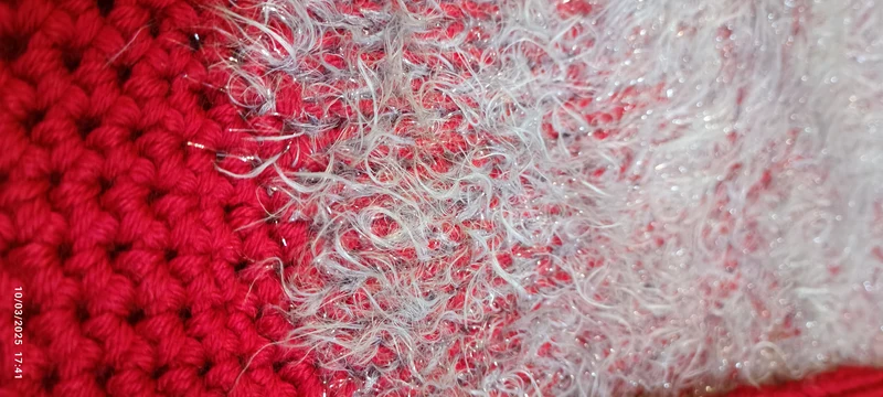 Maglia ai ferri e uncinetto, lana con filato lurex. Taglia 44. 600g.
