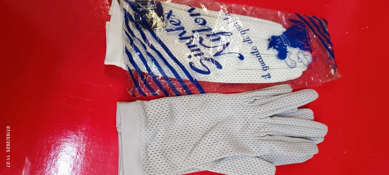 Due paia di guanti vintage traforati in Cotone, panna e grigio n, 7. 100g.