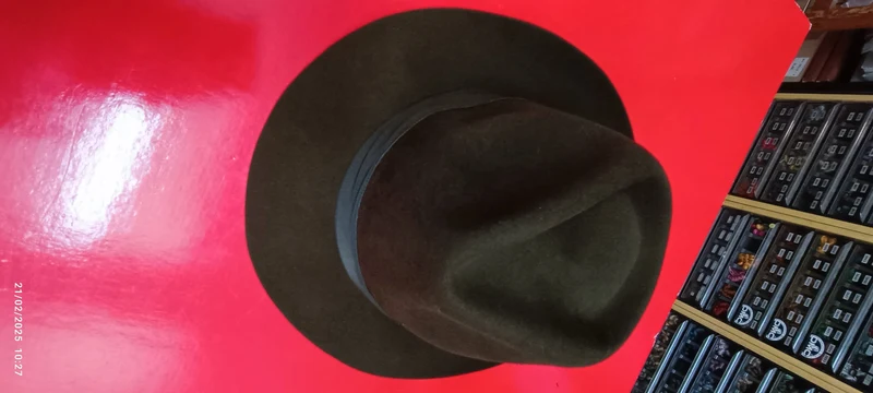 Cinque cappelli vintage Settebello e Barbisio, verde, grigio e antracite taglie 56 e 57. 1kg.