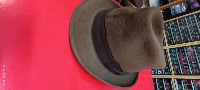 Cinque cappelli vintage Settebello e Barbisio, verde, grigio e antracite taglie 56 e 57. 1kg.