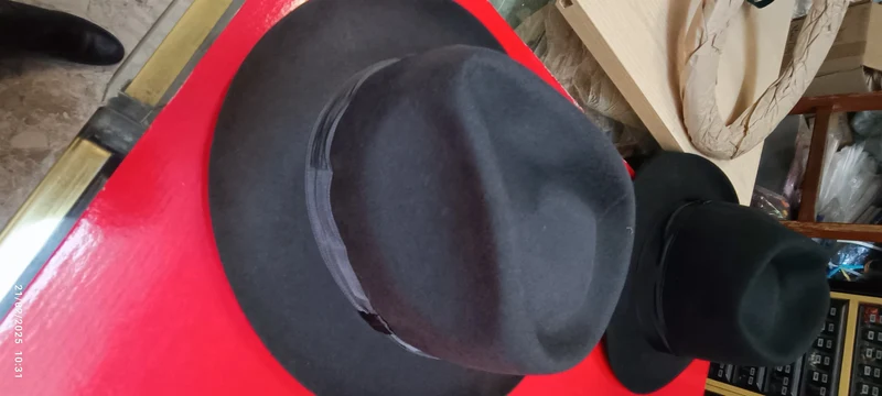 Cinque cappelli vintage Settebello e Barbisio, verde, grigio e antracite taglie 56 e 57. 1kg.