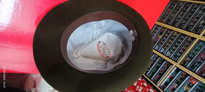 Cinque cappelli vintage Settebello e Barbisio, verde, grigio e antracite taglie 56 e 57. 1kg.