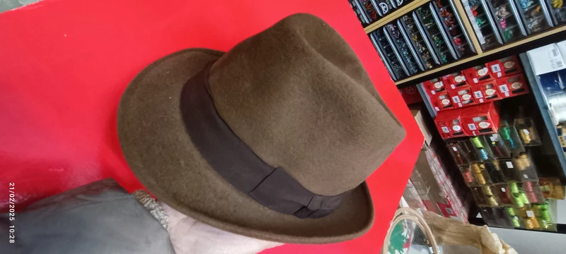 Cinque cappelli vintage Settebello e Barbisio, verde, grigio e antracite taglie 56 e 57. 1kg.