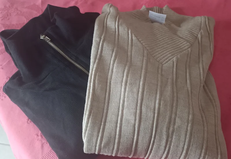 In offerta due body Bravo cotton e Liabel, misura 3, colori in foto.500g.