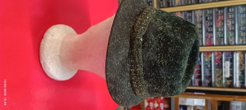 Due cappelli vintage Tiroler impermeabili, taglia 51, verde e marrone. 200g.