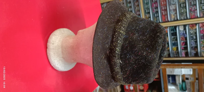 Due cappelli vintage Tiroler impermeabili, taglia 51, verde e marrone. 200g.