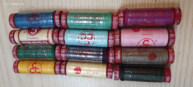 Set di 12 spagnolette Tre Cerchi Cucirini Rosso. Colori assortiti(tranne nero e bianco). 150 g.
