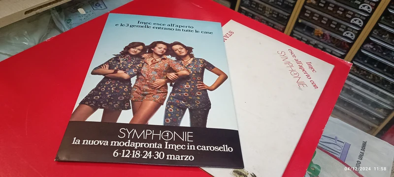 Cartonato pubblicitario della IMEC a Carosello con le sorelle gemelle Margherita, Nicoletta e Stefania. 300g.