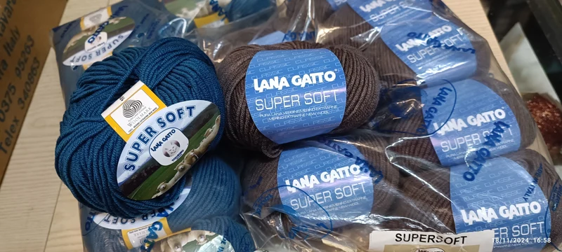 Mix di pura lana vergine Super Soft Gatto, corteccia(8 gom) e avio (8 gom), 800 g.