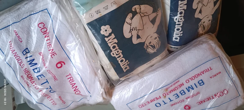 Triangoli con spugna filtrante , prodotto vintage, otto confezioni da sei, 1,4 kg.