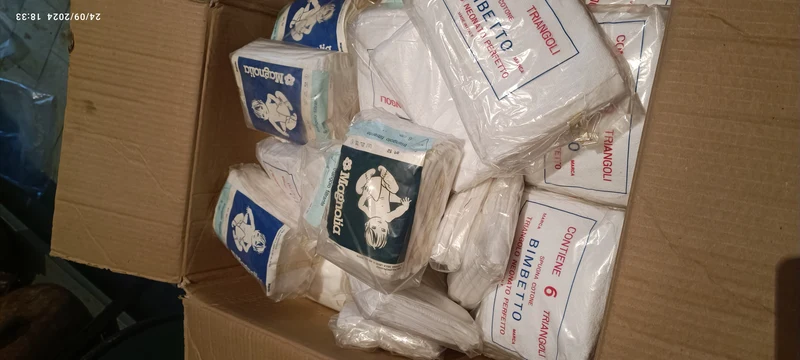Triangoli con spugna filtrante , prodotto vintage, otto confezioni da sei, 1,4 kg.