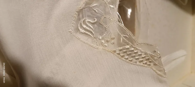 Offerta super! Sei maglie intime donna Giada, misura 5, bianco, misto lana, con qualche macchiolina del tempo(vanno via con lavaggio). 300g.