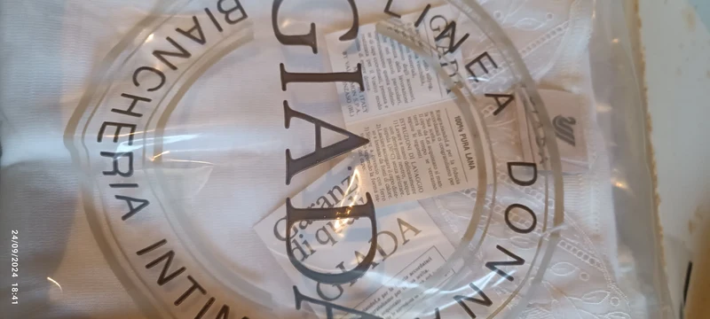 Offerta super! Sei maglie intime donna Giada, misura 5, bianco, misto lana, con qualche macchiolina del tempo(vanno via con lavaggio). 300g.