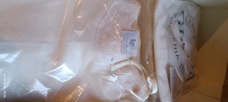 Offerta super! Sei maglie intime donna Giada, misura 6, bianco o nero, misto lana, con qualche macchiolina del tempo(vanno via con lavaggio). 300g.