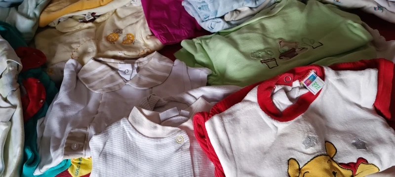 Stock - Riciclaggio dell'usato. Bustone a sorpresa di indumenti usati, di buona qualità, per bimbi. 4 kg.