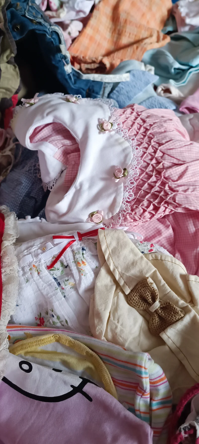 Stock - Riciclaggio dell'usato. Bustone a sorpresa di indumenti usati, di buona qualità, per bimbi. 4 kg.
