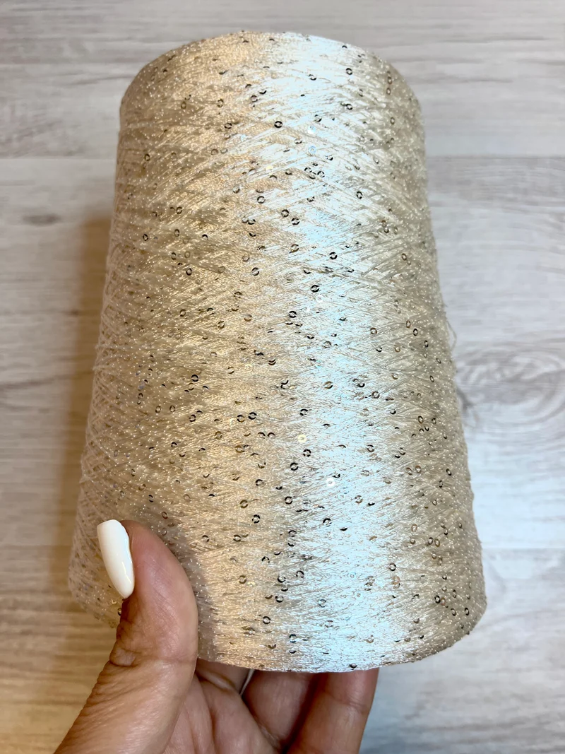 Mix di paillettes (argento su beige)