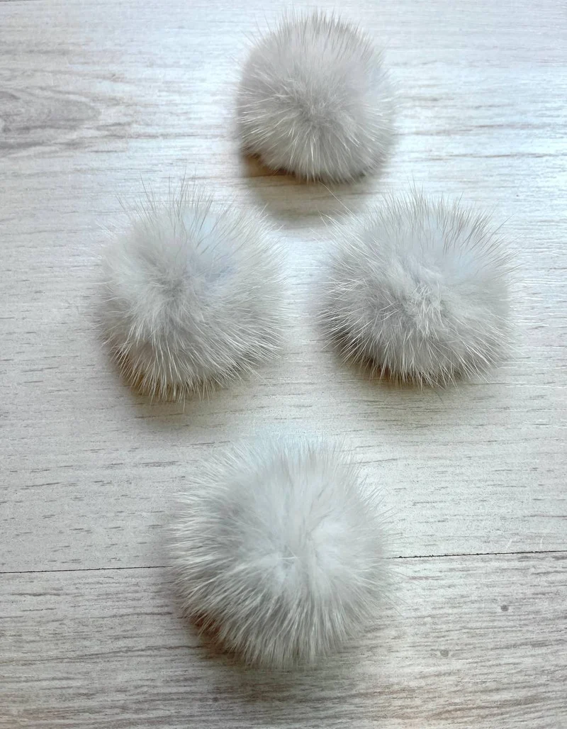 Pompon di pelliccia di visone 100% naturale (grigio chiaro)