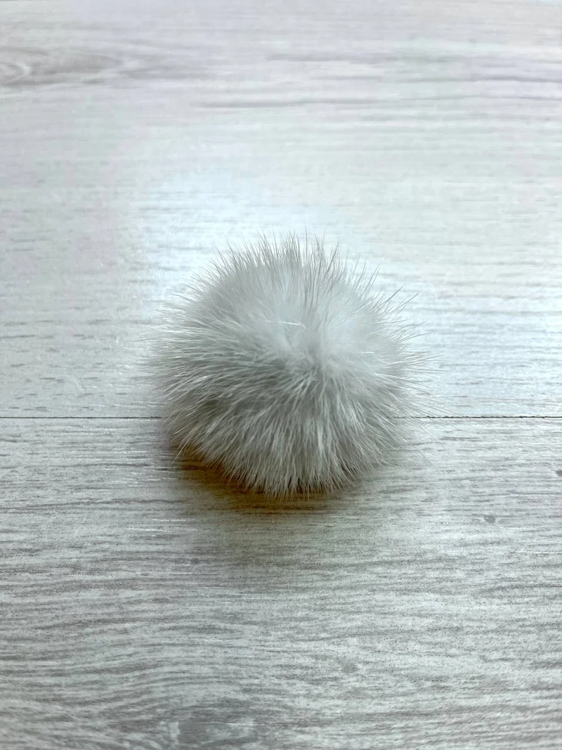 Pompon di pelliccia di visone 100% naturale (grigio chiaro)