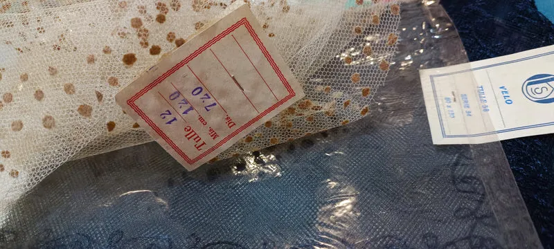 Stola e triangolo vintage di tulle, stola blu(50 x130) e triangolo beige a pois(120), 100g.