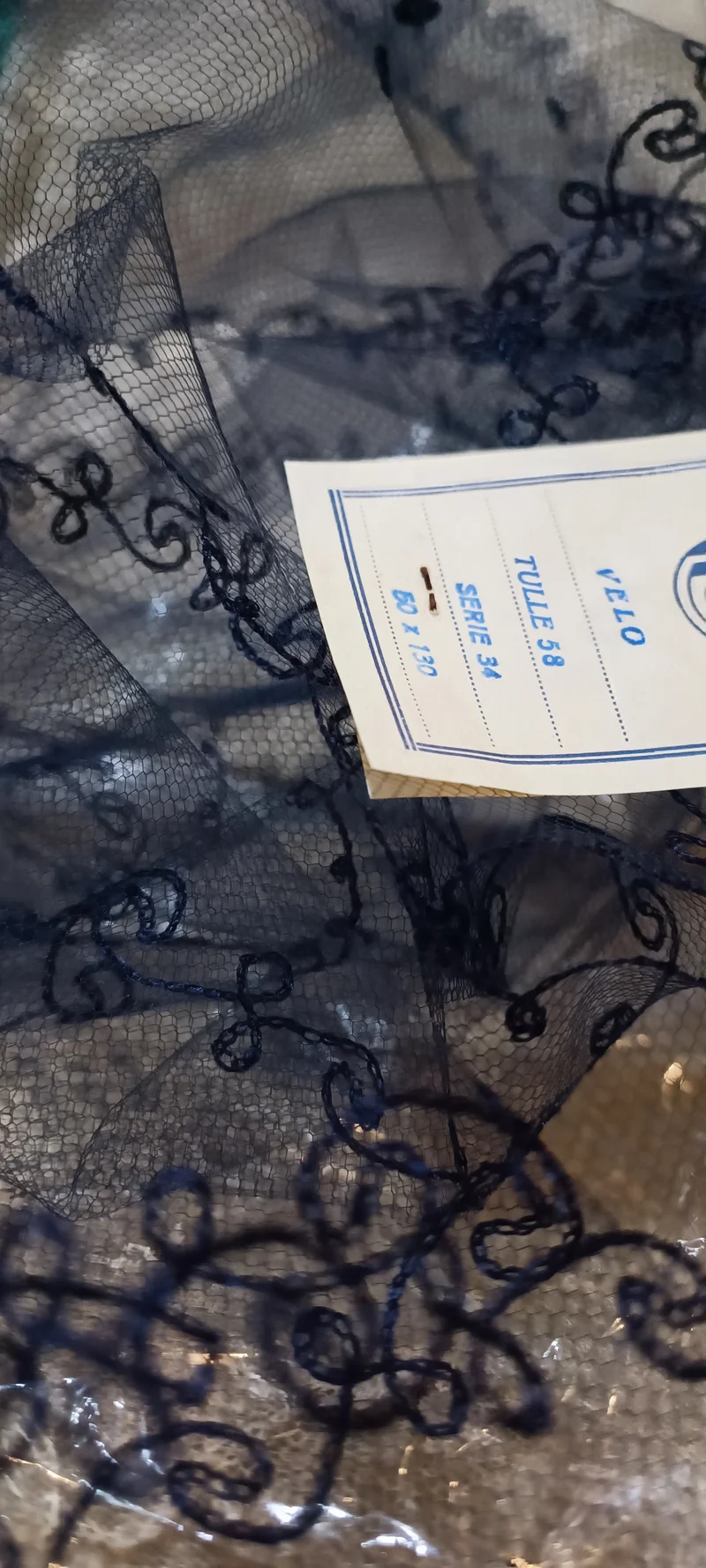 Stola e triangolo vintage di tulle, stola blu(50 x130) e triangolo beige a pois(120), 100g.