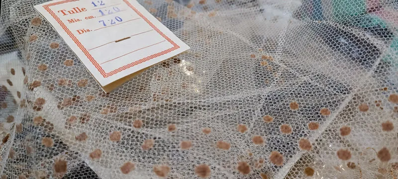 Stola e triangolo vintage di tulle, stola blu(50 x130) e triangolo beige a pois(120), 100g.