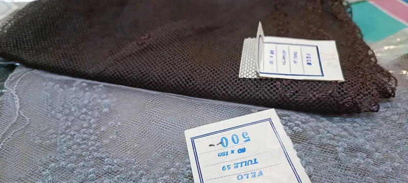 Due stole vintage di tulle, testa di moro e polvere, 50 x150 e 130 cm. 100g