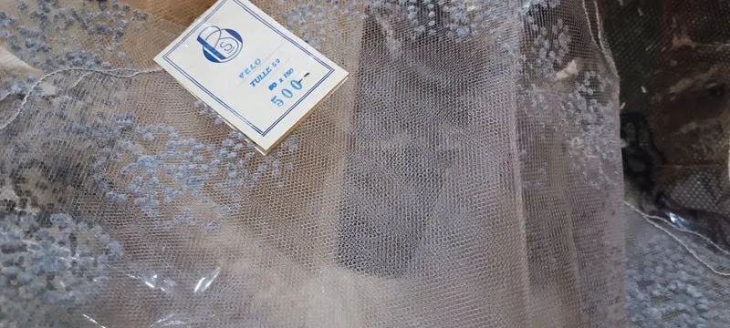 Due stole vintage di tulle, testa di moro e polvere, 50 x150 e 130 cm. 100g