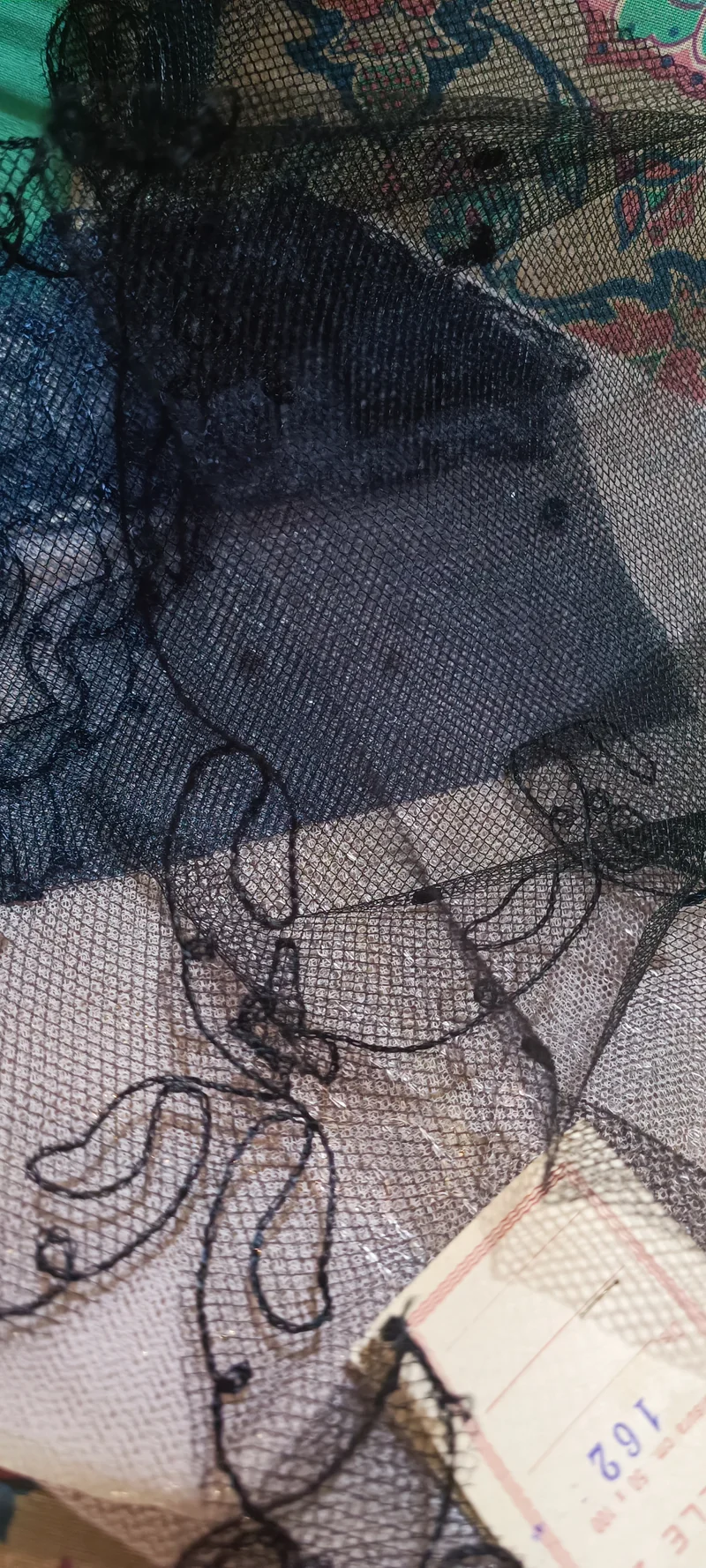Sei velette vintage di tulle, 50 x100cm., dal panna al nero. 100g.