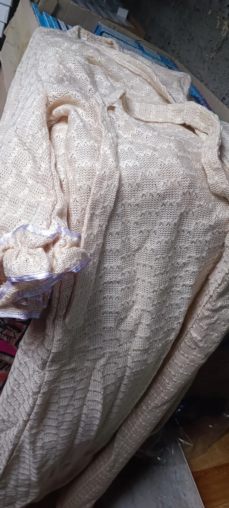 Vestaglia Cinzia lunga vintage donna, panna con nastri di raso lilla, taglia 4. 700g.