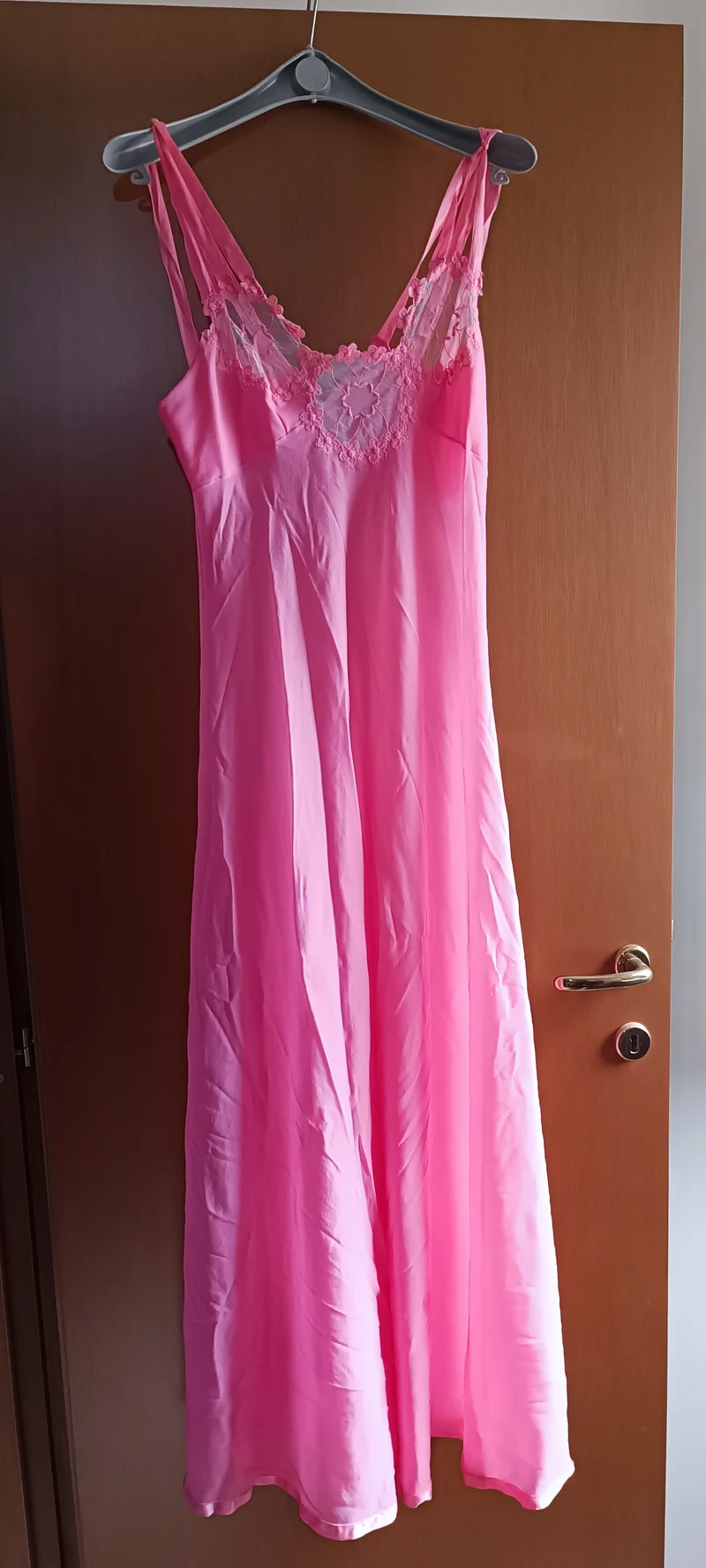 Elegante camicia da notte rosa, taglia 2, anni settanta. 300g.