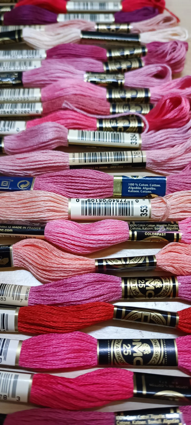 Puro cotone mouliné DMC, 28 matassine assortite di rosa. 60 g.