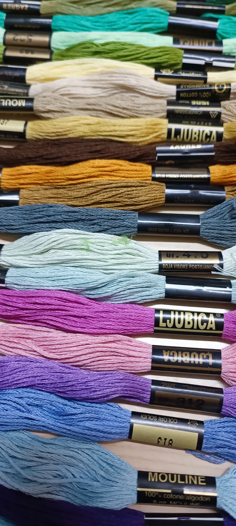 Puro cotone 100% Ljubica, 40 matassine di mouliné, in assortimento di colori in foto. 80 g.