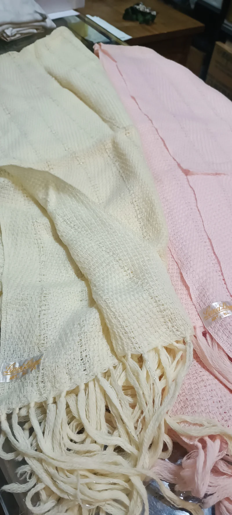 Scialle vintage con lurex, pura lana, 2 m x 50 cm. 200g.