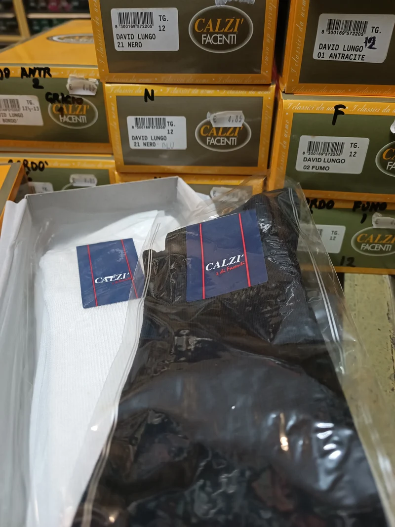 Calze uomo David Lungo Calzì Facenti, filo di scozia, cinque paia bianco, due antracite e un grigio, taglia 12,5/13. 500g.
